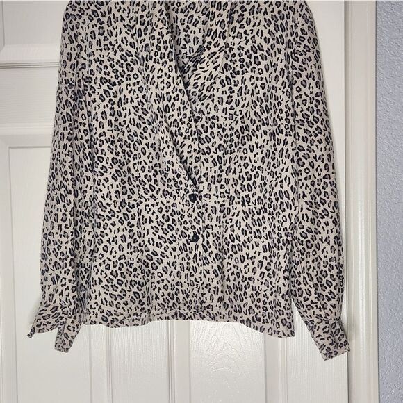 Vtg Dana Bachman 10 100%Silk ButtonDown LeopardPrint Lngslv Career Women Blouse - Picture 2 of 12
